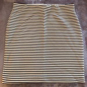 Cynthia Rowley B&W pencil skirt with STRETCH